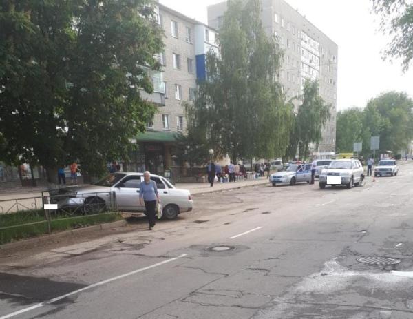17-летний подросток без прав врезался на «десятке» в дерево в Невинномысске